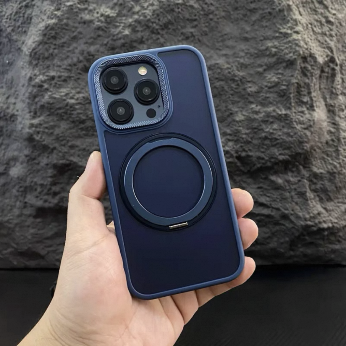 隠しスタンド付き iphone17/16 ケース マット 指紋・汚れつかない おしゃれ GUESTCASE