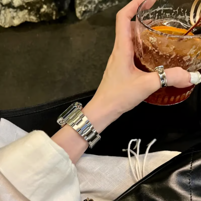ステンレス アップルウォッチバンド 工具不要で調整可能 apple watchカバー付き guestcase