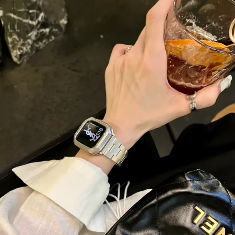 ステンレス アップルウォッチバンド 工具不要で調整可能 apple watchカバー付き guestcase