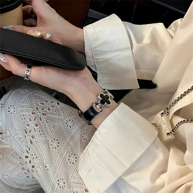 アップル ウォッチ レザー バンド 四葉のクローバー apple watch Series11/SE3対応 バンド かわいい 女性 guestcase